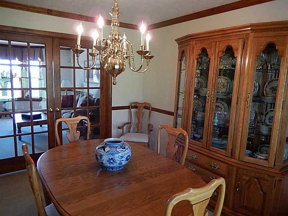 5th image of 905 Templeton Pl