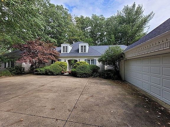 3rd image of 6855 Cliffside Dr