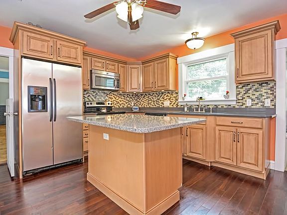 4th image of 55 Conant St