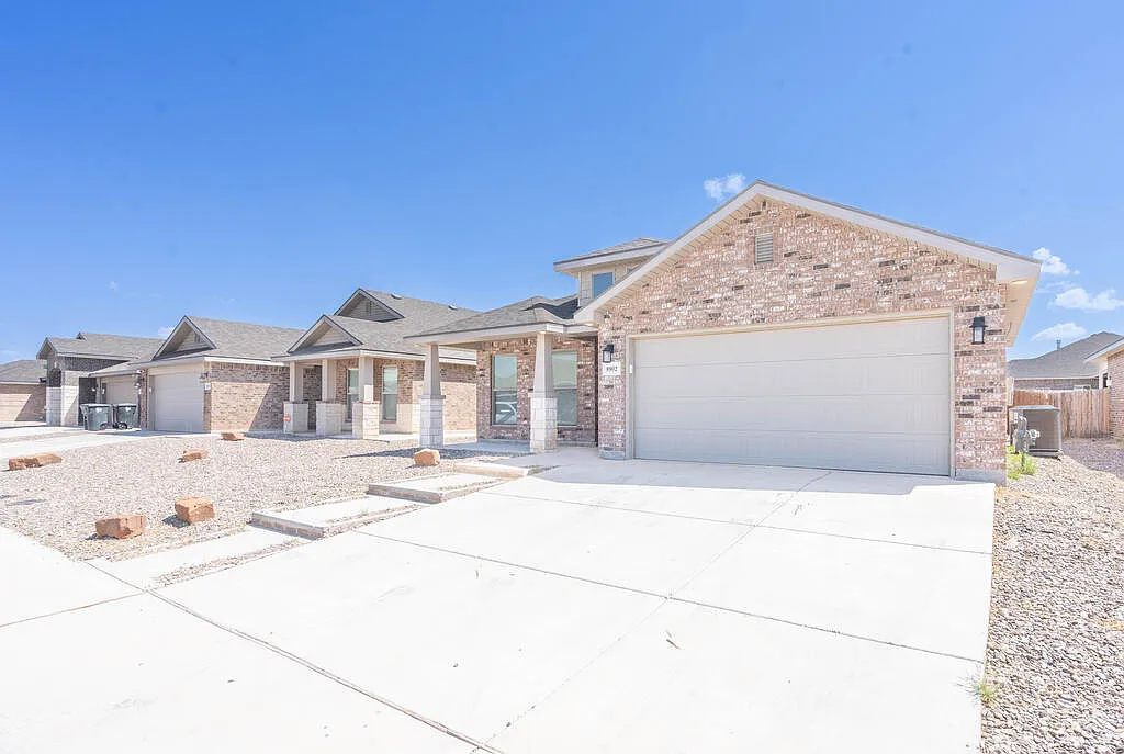 3 bed, 2.0 bath, 1760 sqft, $2,850 — Photo 1