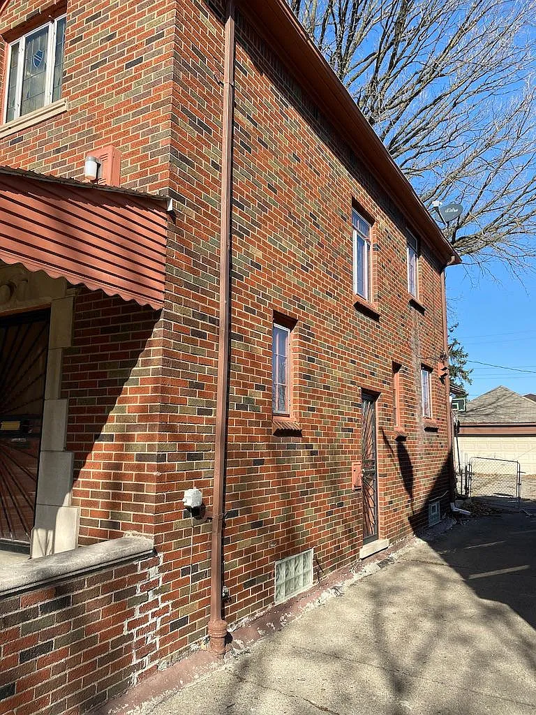 3750 Fullerton St — Photo 2