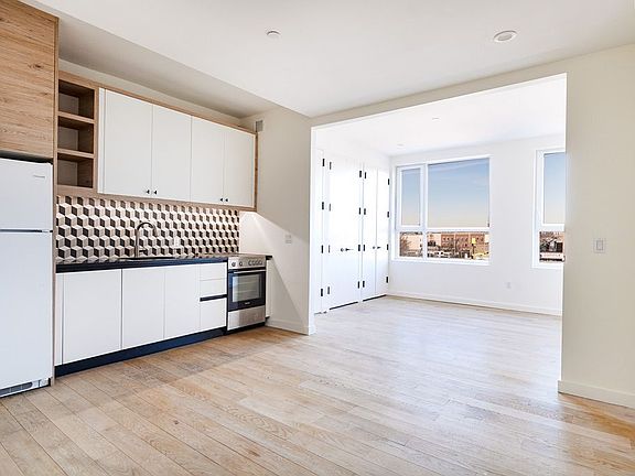 3rd image of 1875 Atlantic Ave #3