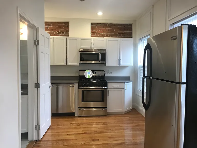 10 Brainerd Rd #33 — Photo 1