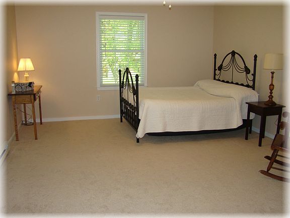 First Floor master / Newly painted relaxing beige 