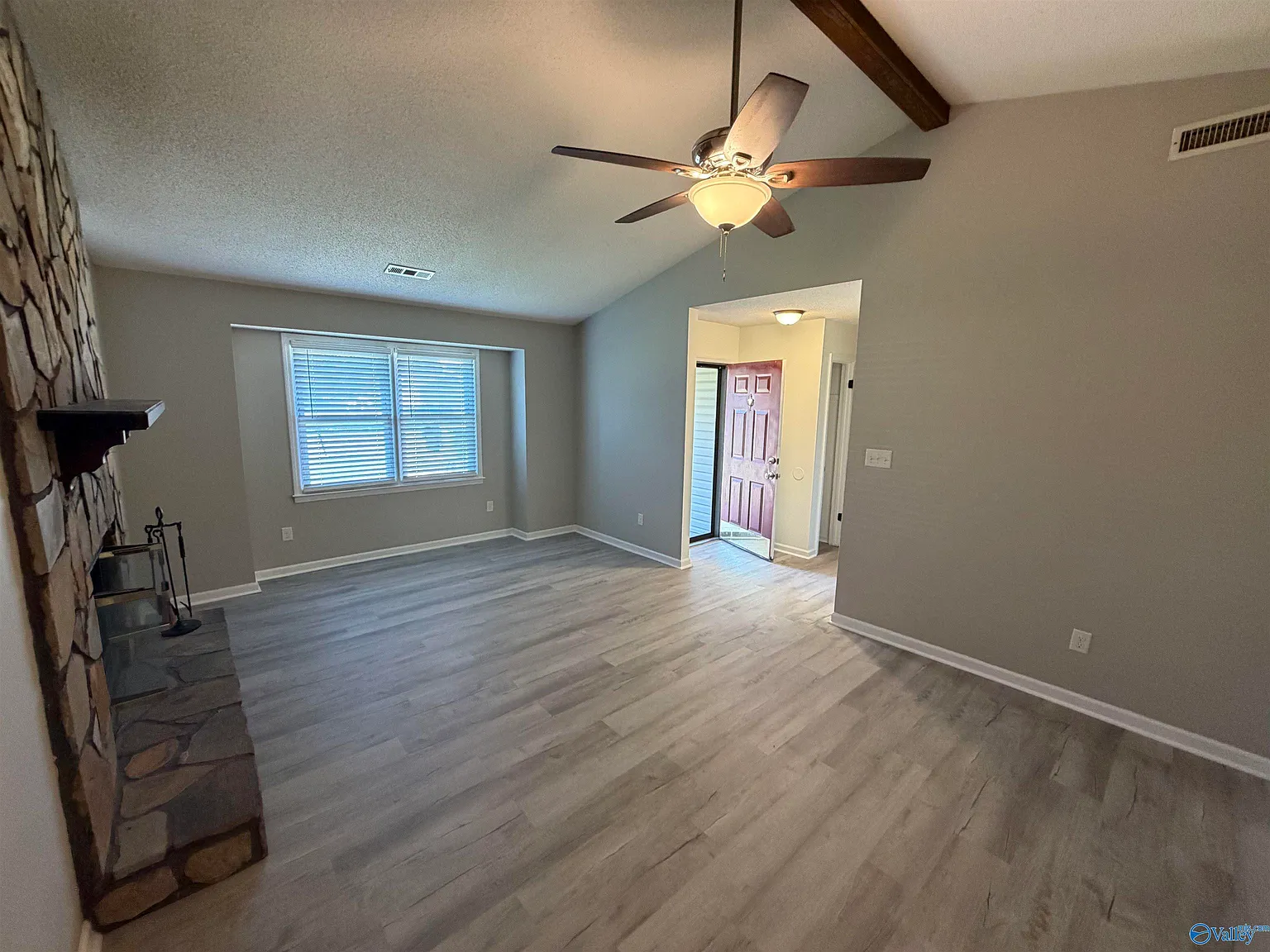 3 bed, 2.0 bath, 1750 sqft, $1,875 — Photo 3
