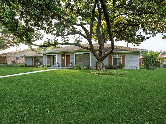 3rd image of 3767 Royal Cove Dr