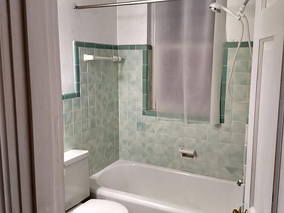 5th image of 1045 Terrace Dr