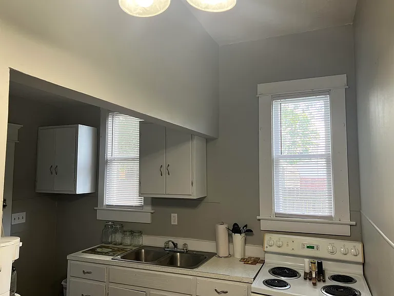211 Wallace St — Photo 12