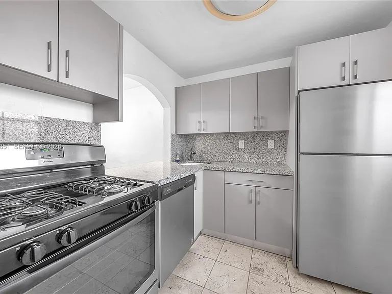 8650 SW 67th Ave #1010 — Photo 9