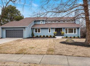 541 Braemar Ave, Naperville, IL 60563