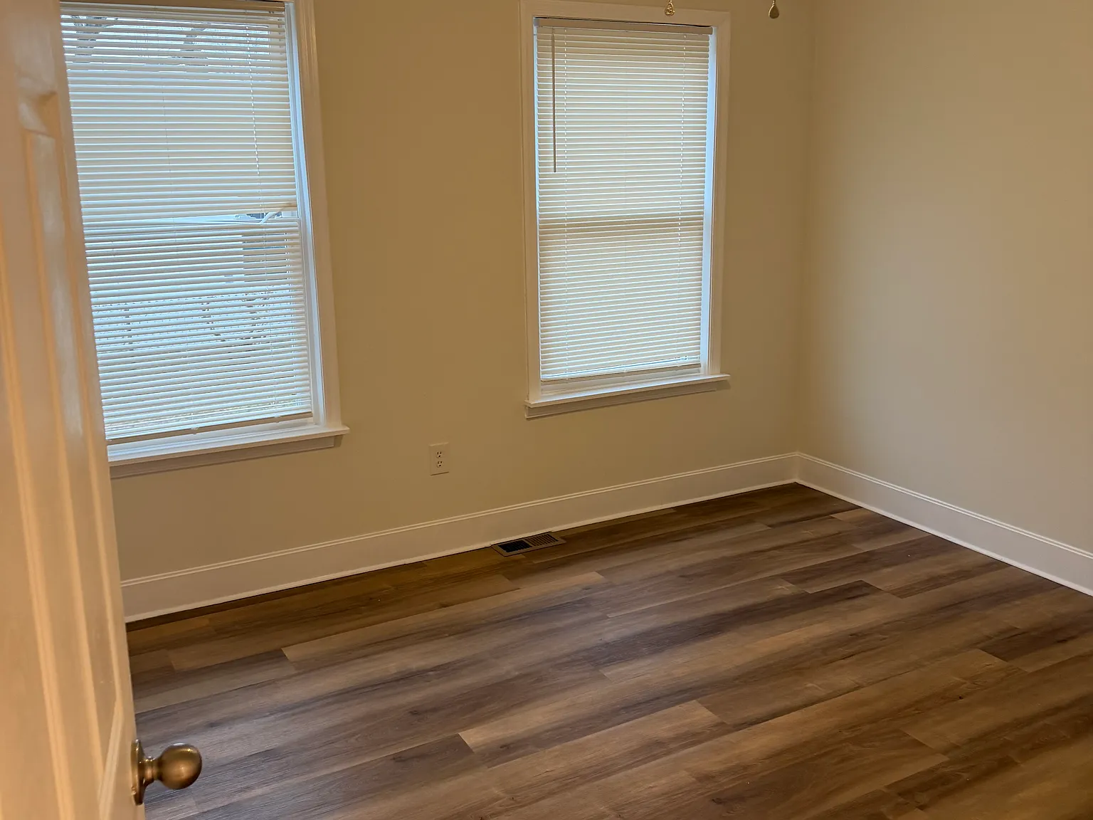 2 bed, 1000 sqft, $2,100 — Photo 3