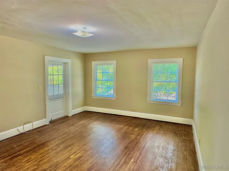 440 E Fairview Ave — Photo 6