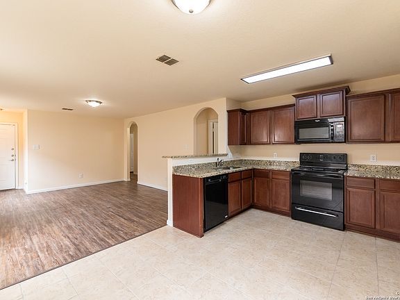 4th image of 4615 Le Villas