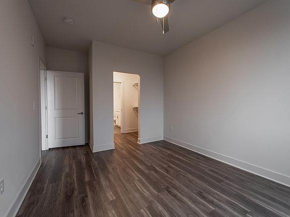 5th image of 141 Wellington Pl #107