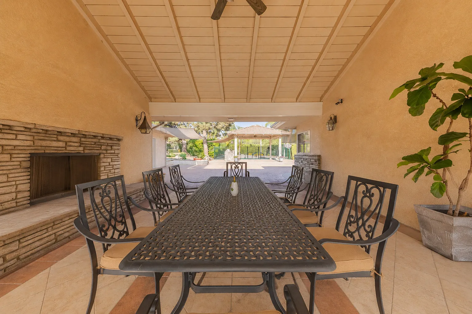 5 bed, 3736 sqft, $16,500 — Photo 3