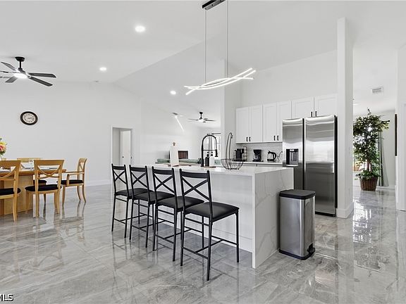 5th image of 619 SW 26th Ter