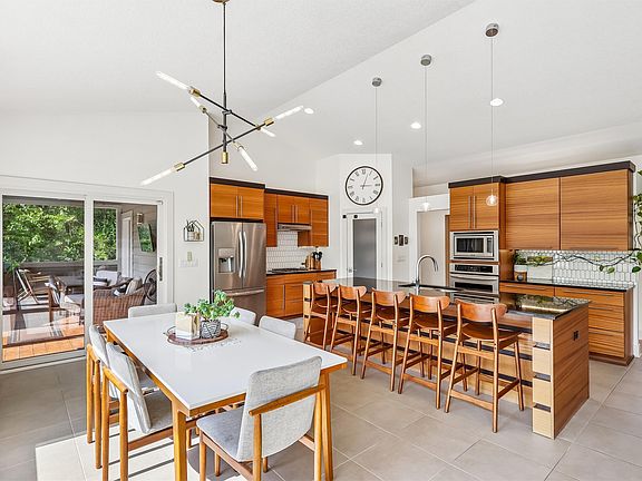 5th image of 28726 Hickory Ridge Dr