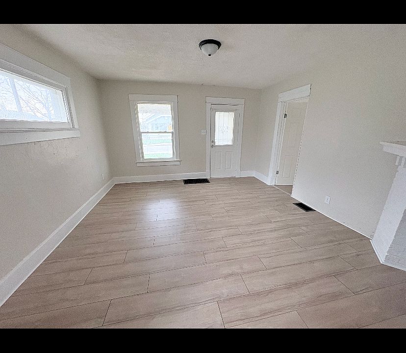 1st image of 3547 Robson St