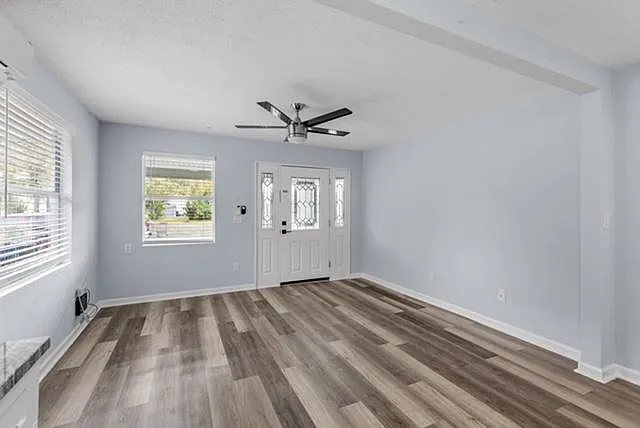 2410 E Columbus Dr — Photo 13
