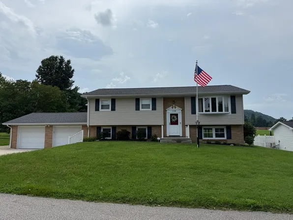 139 Paddock Green Drive, New Martinsville, WV 26155