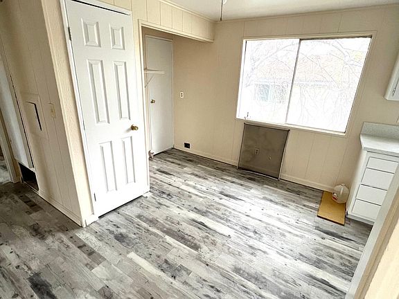 New Paint & Flooring.