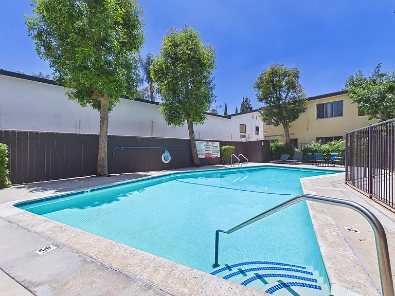 Sepulveda Apartments — Photo 39