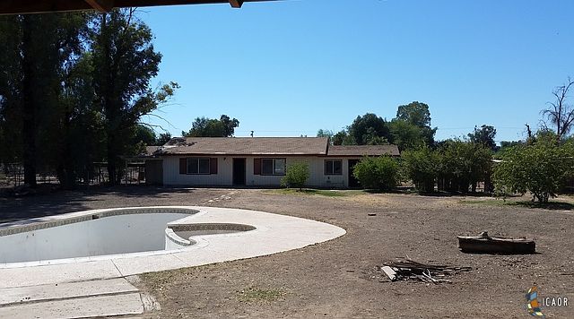 2nd image of 1907 E Thiesen Rd
