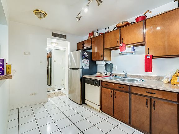 3rd image of 930 Beau Dr Unit 209