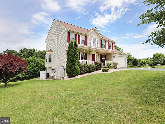 2nd image of 40 Devereaux Terrace Ct