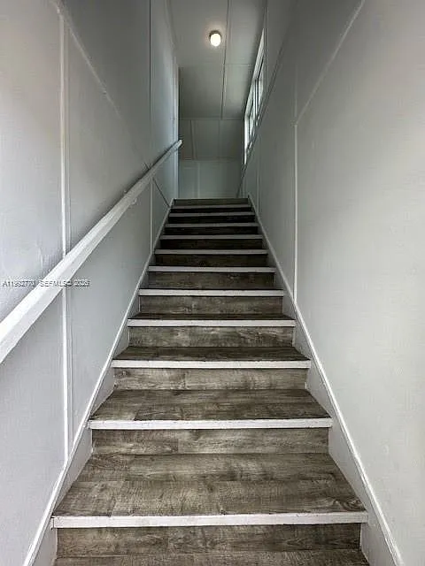 Building Photo - 274 E 9th St #4