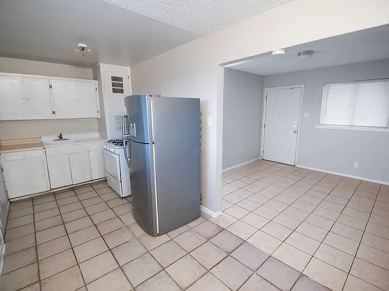 3826 Harrison Ave — Photo 6
