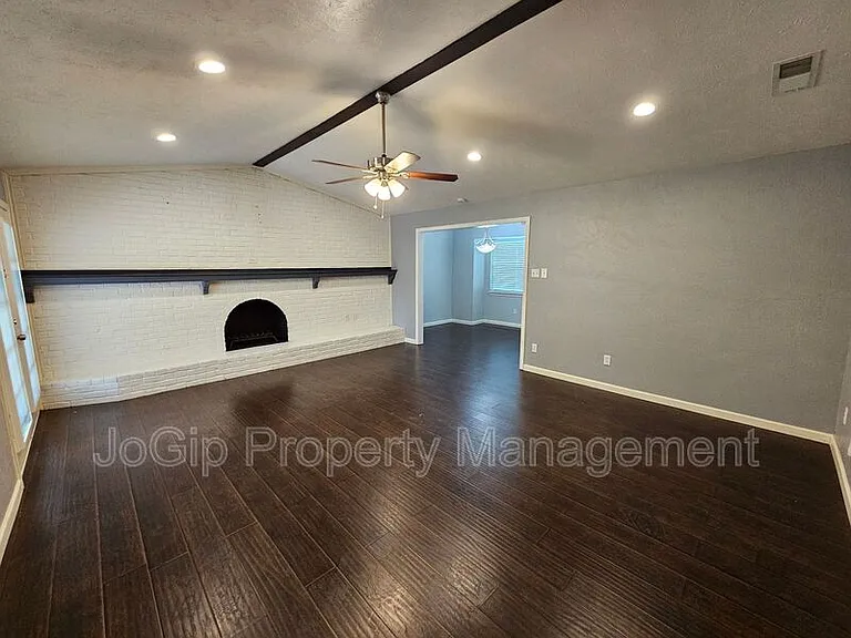 216 Wesley Dr — Photo 11