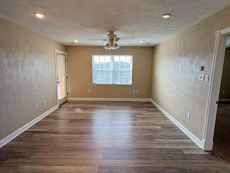 146 Brenda Ln — Photo 4