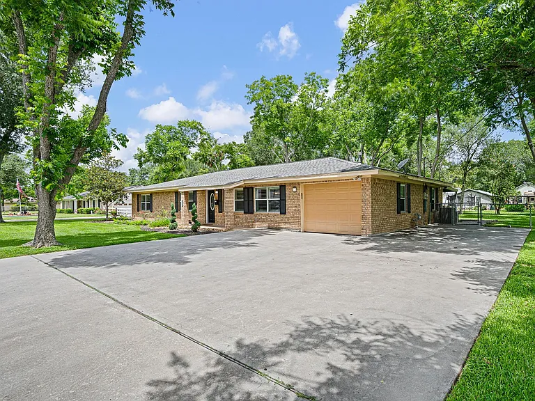 411 E Norris St — Photo 3
