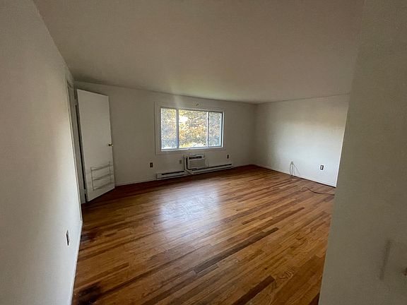 4th image of 907 Parr Meadow Dr #907