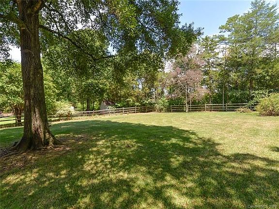 5th image of 1816 Shorewood Dr