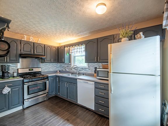 3rd image of 77 Park Ave