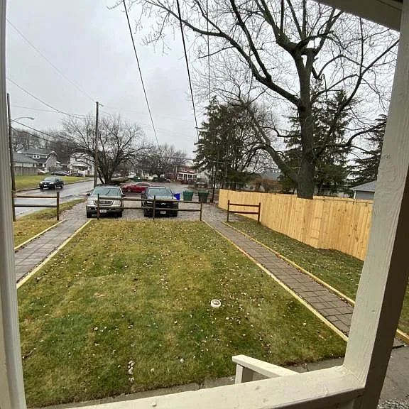 877 Heyl Ave — Photo 2