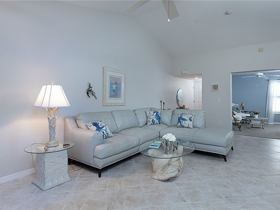 5th image of 5825 Trailwinds Dr APT 425