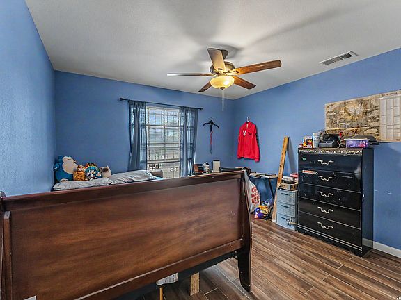 4th image of 255 Lansing Ln