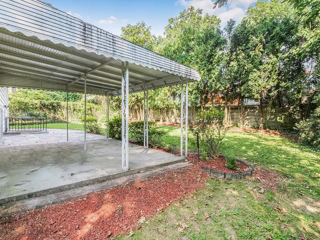 4 bed, 2.5 bath, 1689 sqft, $5,700 — Photo 4