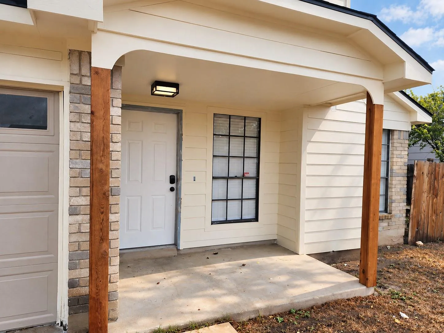 3 bed, 2.0 bath, 1360 sqft, $2,950 — Photo 2