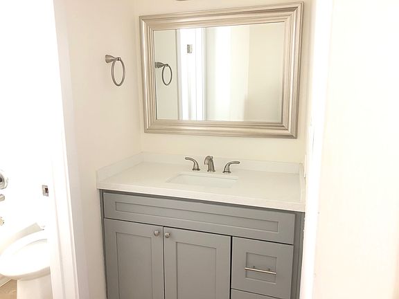 2nd image of 4271 Green Ave #3