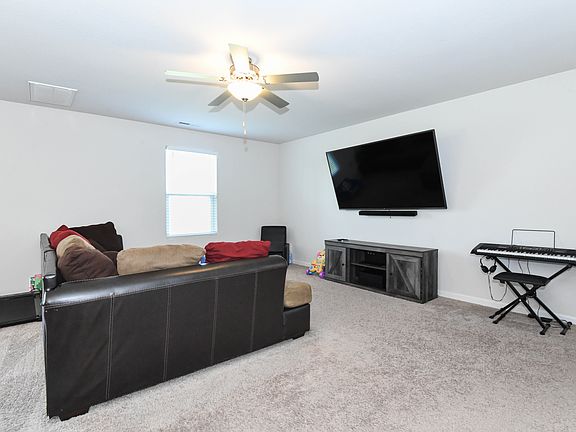 3rd image of 3 Hazelburn Ct