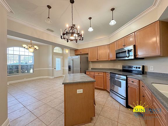 3rd image of 299 Tecumseh Ln