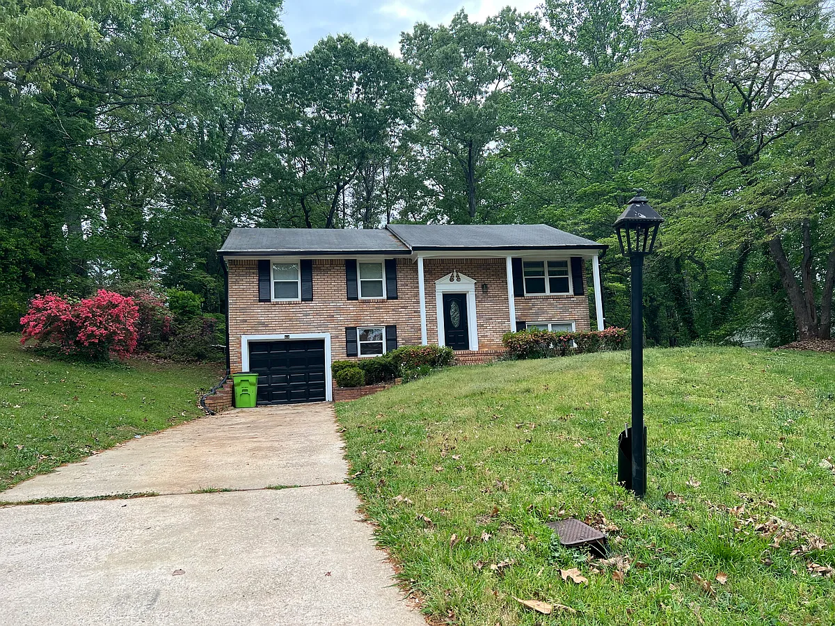 Photo 1 of 10 - 2994 Bay Berry Dr SW #2994 - Marietta, GA Primary Photo - 2994 Bay Berry Dr SW #2994