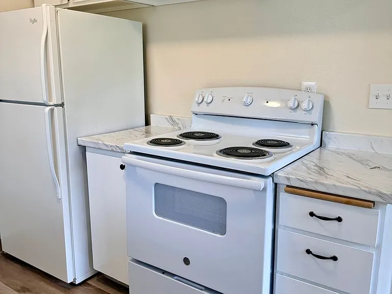 Sunnyside Village Apartments — Photo 10