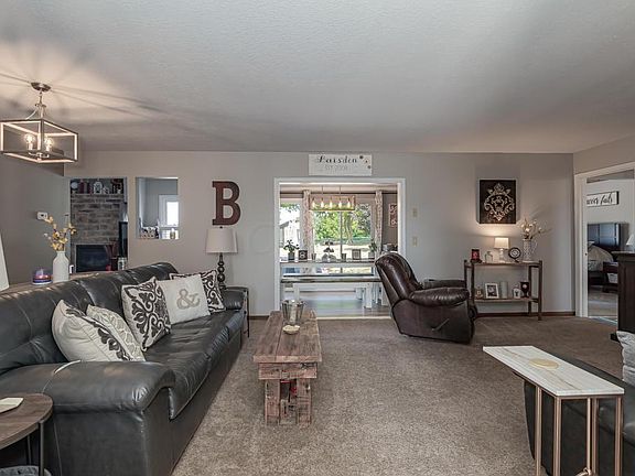 4th image of 293 Thames Ct