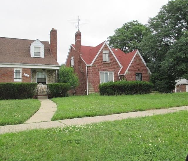 1st image of 8372 W Outer Dr