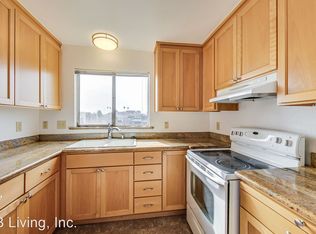 210 Athol Ave APT 17, Oakland, CA 94606